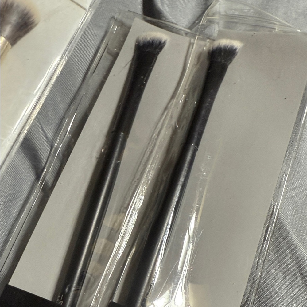 Assorted Makeup Brushes Set - Picture 7 of 7